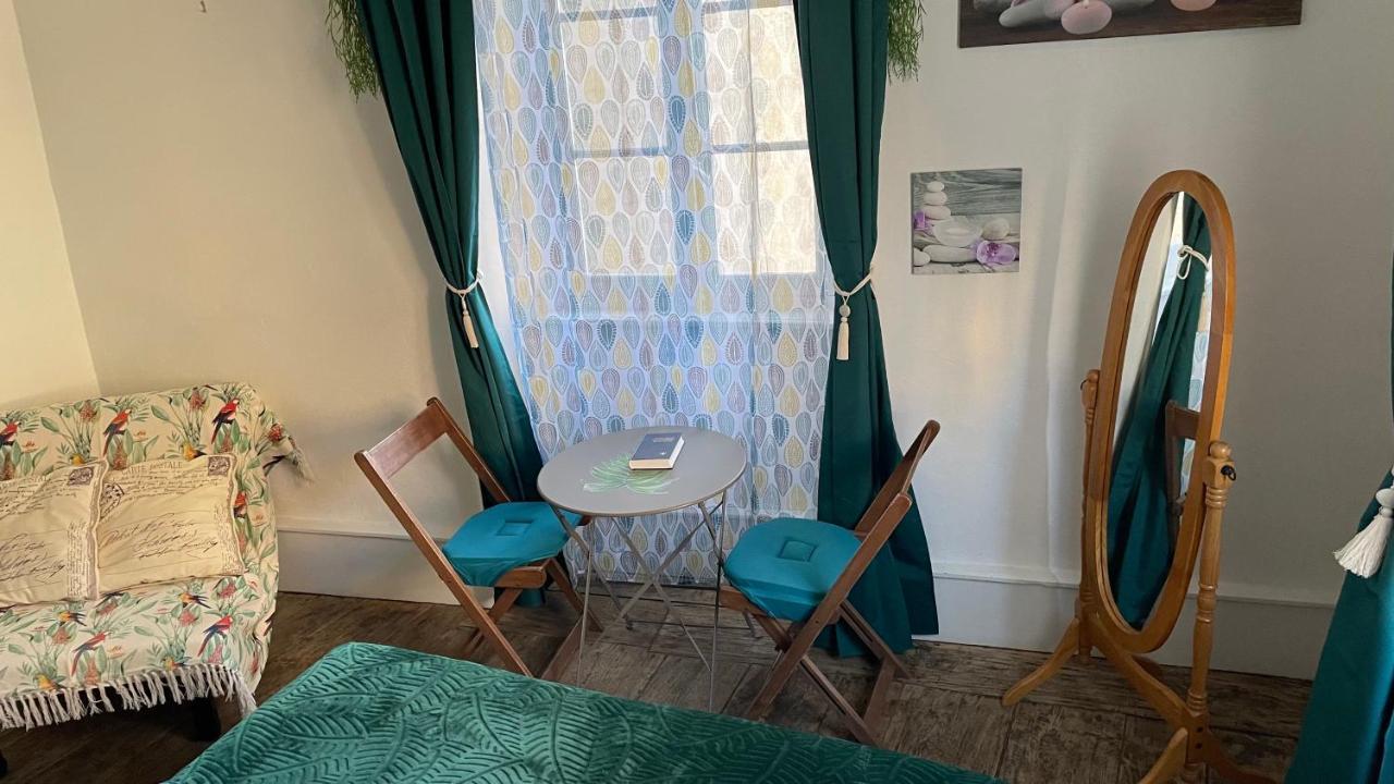 エスタン Chez Tifille Bed & Breakfast エクステリア 写真