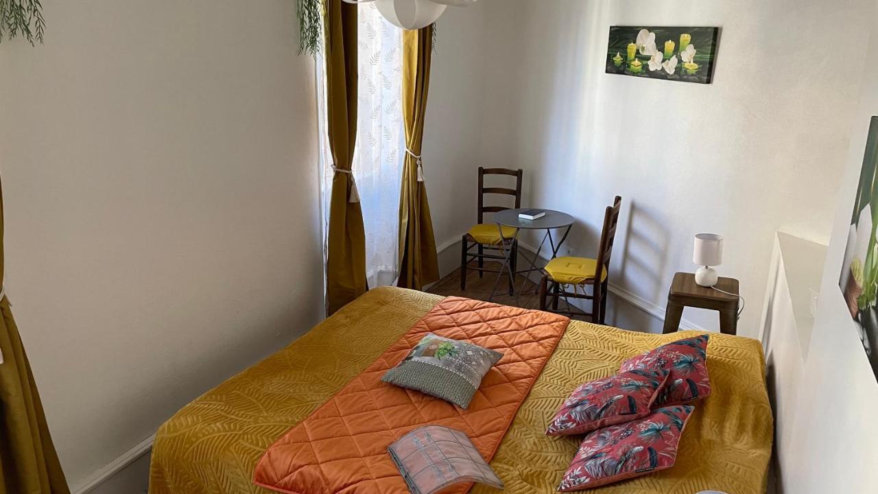 エスタン Chez Tifille Bed & Breakfast エクステリア 写真
